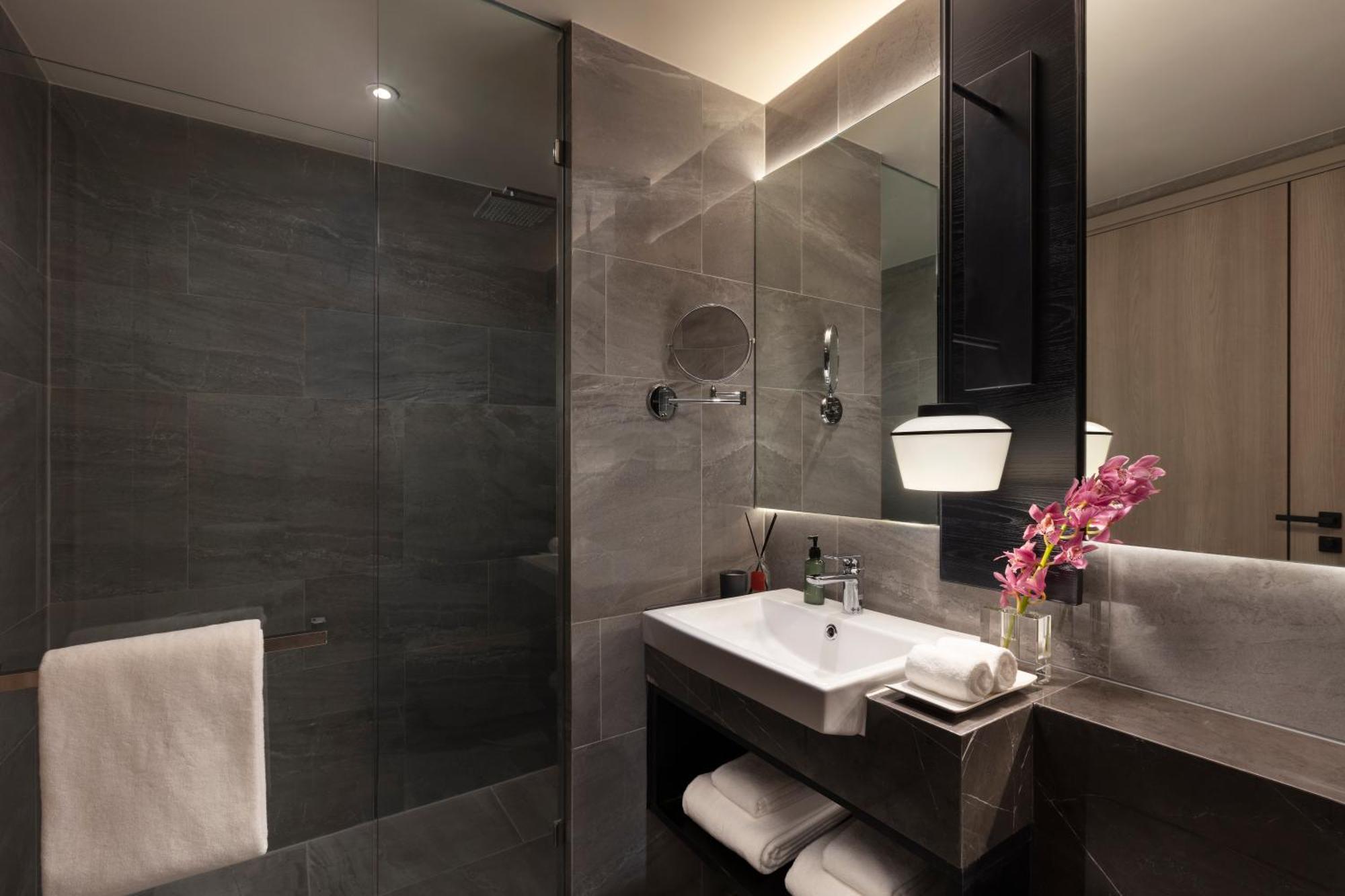 Готель Ascott Thonglor Бангкок Екстер'єр фото Bathroom